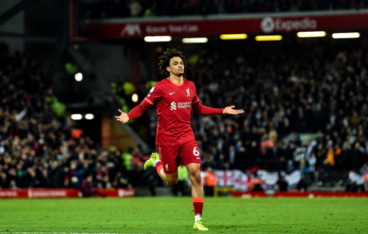  尼斯中场大师达成三百场里程碑 获定制纪念球衣  