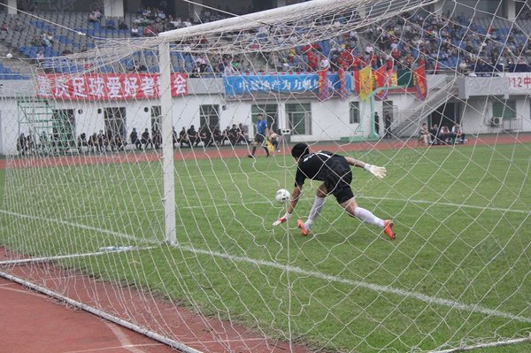  多特蒙德主场溃败球迷高呼下课声  