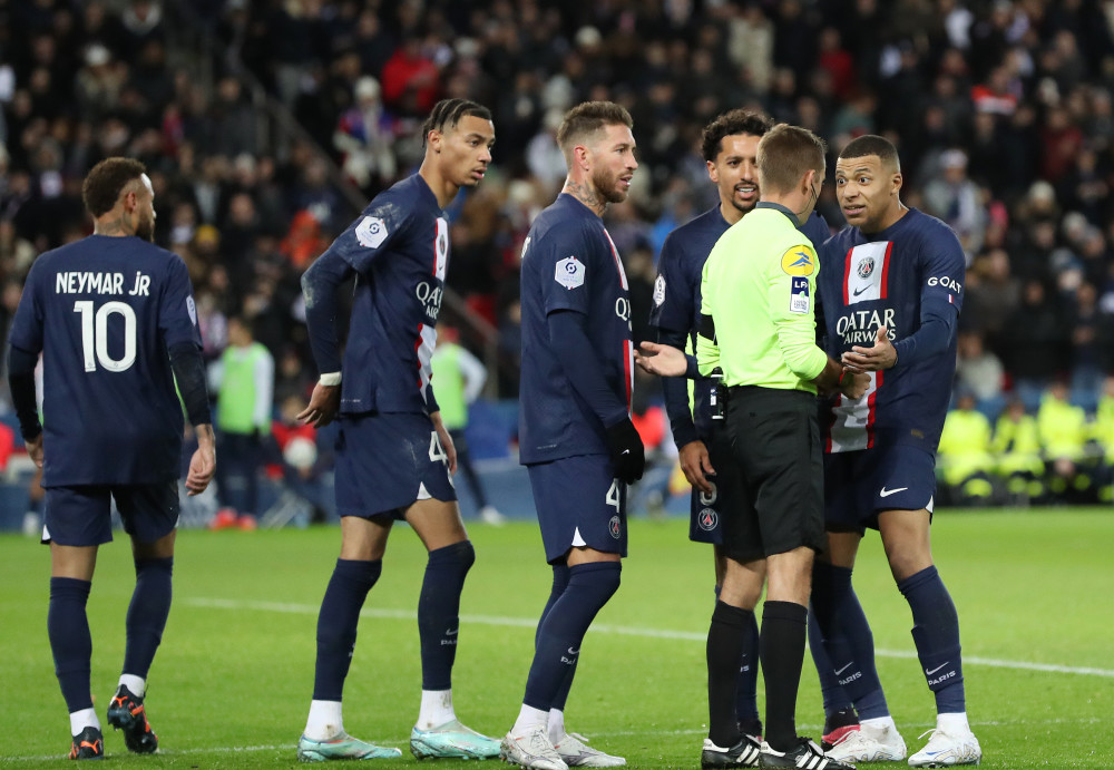  斯特拉斯堡绝平大巴黎引争议  