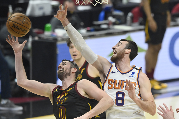  米切尔33分对飙布克，骑士加时险胜太阳  