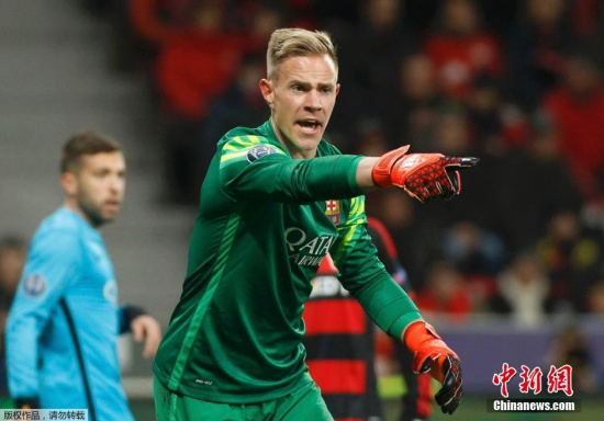  特尔施特根神扑救主守住榜首优势  