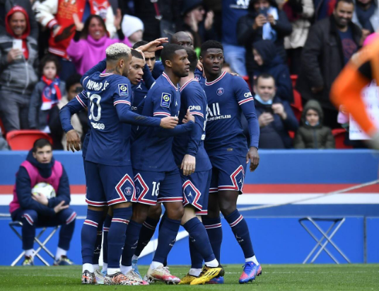  罗马主场嘘声淹没主帅下课  