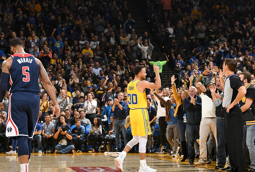  库里单场命中12记三分勇士大胜鹈鹕显神威  